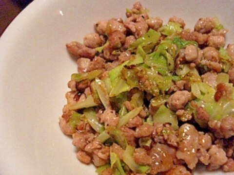 ご飯が止まらない!粗挽き挽肉とキャベツのそぼろ